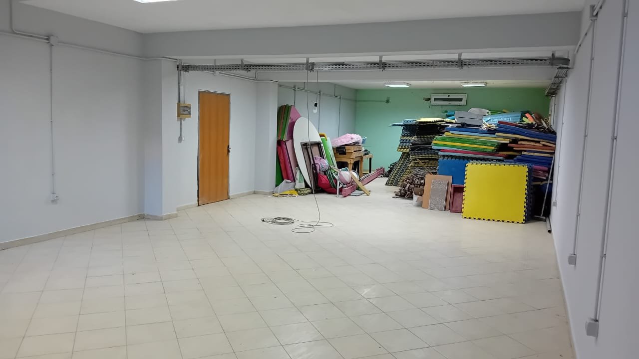 GARAGE FOR SALE IN THE CENTRAL NEIGHBORHOOD!