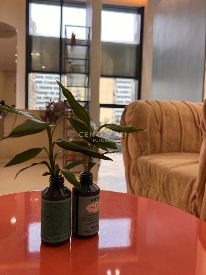 SHITET BIZNES PARUKERI & ESTETIKË NË DELIJORGJ