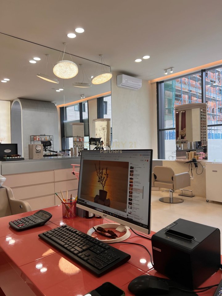 SHITET BIZNES PARUKERI & ESTETIKË NË DELIJORGJ