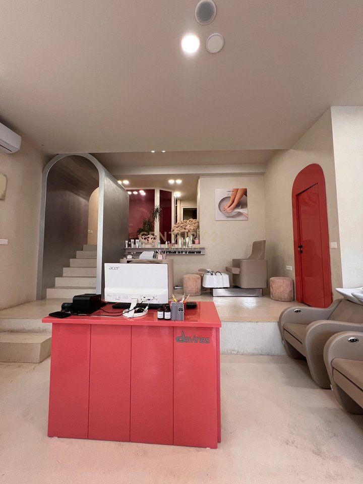 SHITET BIZNES PARUKERI & ESTETIKË NË DELIJORGJ