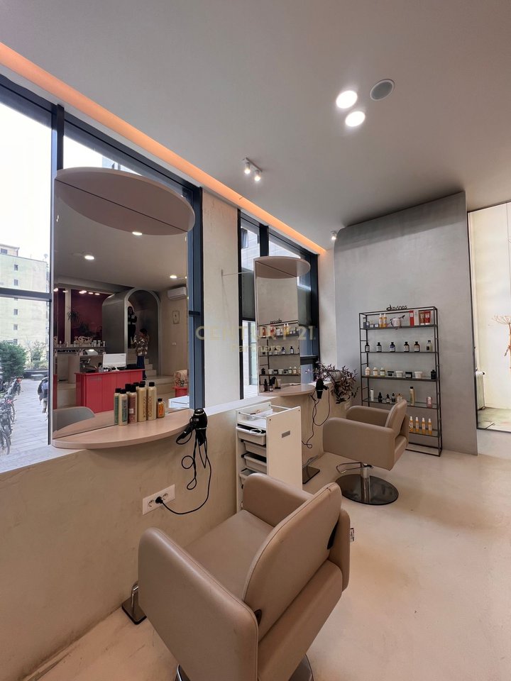 SHITET BIZNES PARUKERI & ESTETIKË NË DELIJORGJ