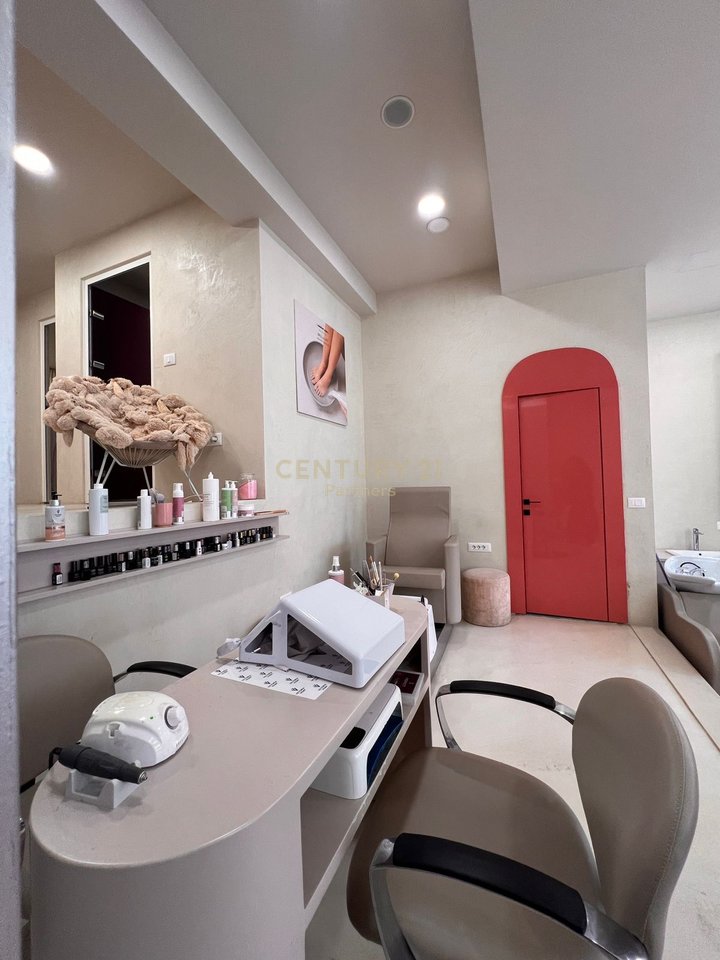 SHITET BIZNES PARUKERI & ESTETIKË NË DELIJORGJ