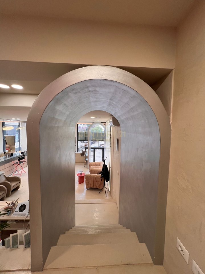 SHITET BIZNES PARUKERI & ESTETIKË NË DELIJORGJ