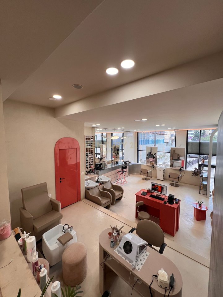 SHITET BIZNES PARUKERI & ESTETIKË NË DELIJORGJ