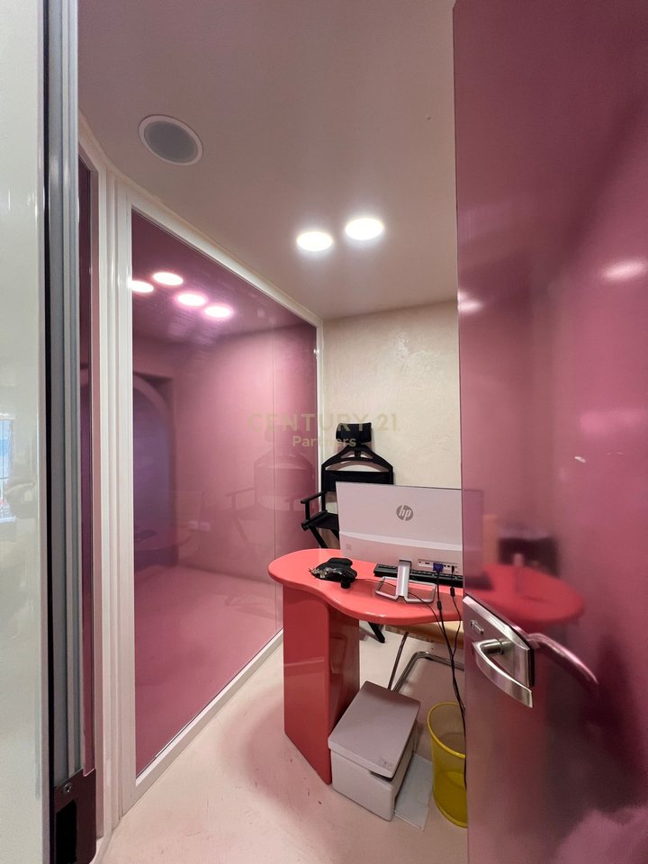 SHITET BIZNES PARUKERI & ESTETIKË NË DELIJORGJ