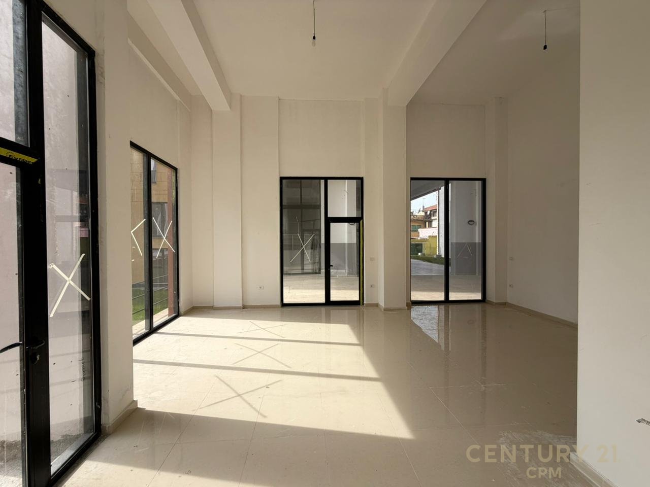 Commercial Space for Rent – Between Hoxha Tahsim Street and Qemal Stafa Street