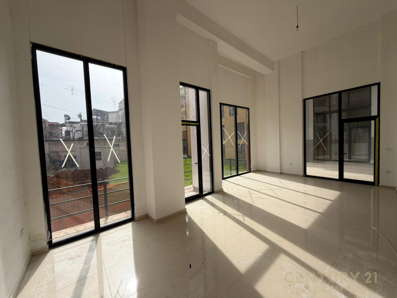 Commercial Space for Rent – Between Hoxha Tahsim Street and Qemal Stafa Street