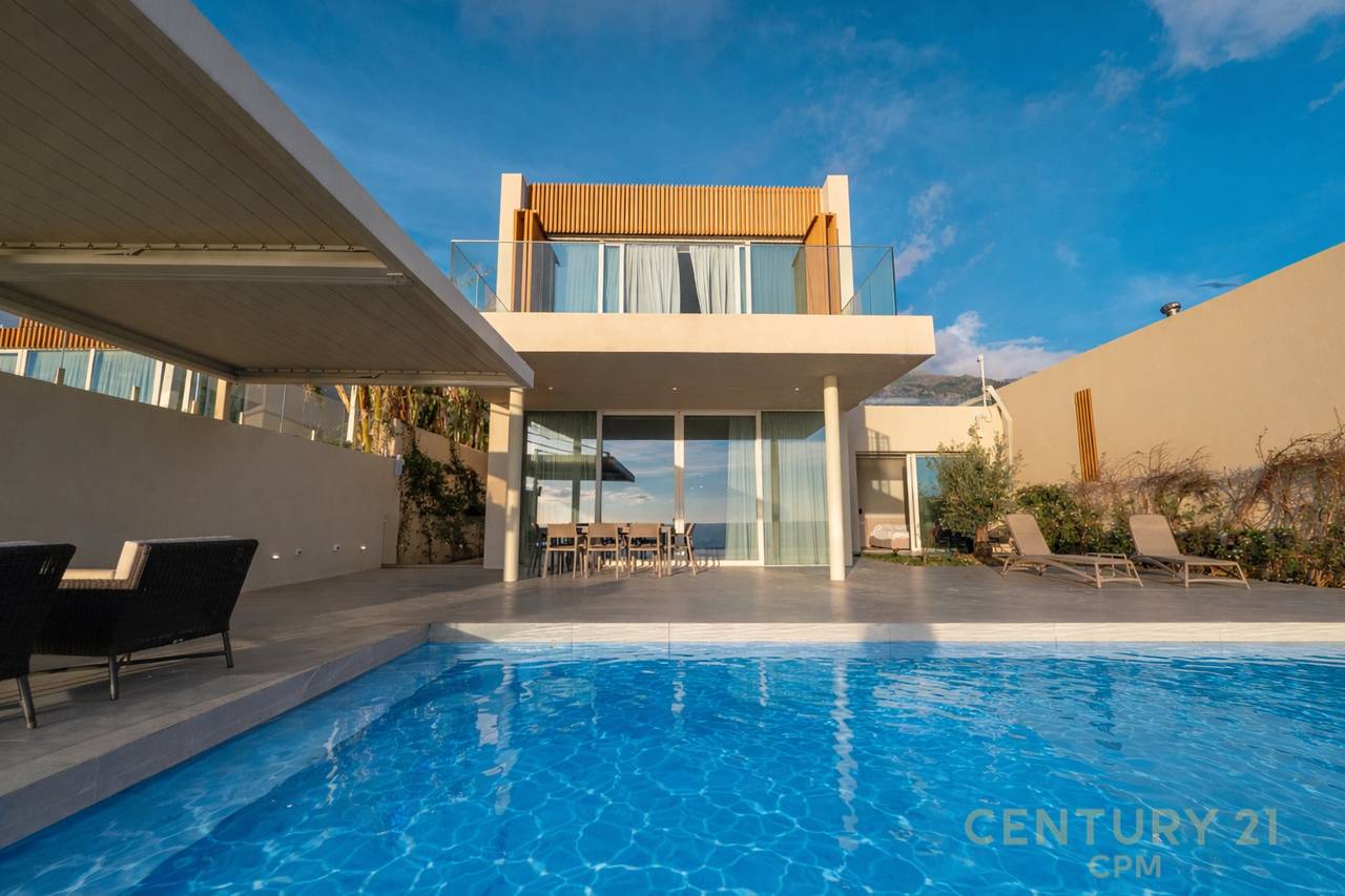 SHITET NJË NGA VILAT MË TË BUKURA NË GREEN COAST, PALASË