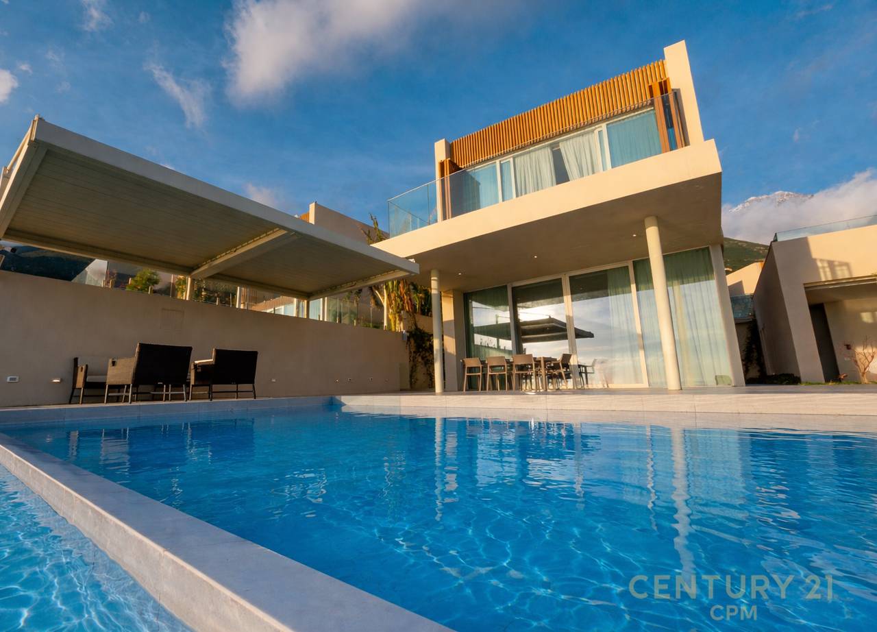 SHITET NJË NGA VILAT MË TË BUKURA NË GREEN COAST, PALASË