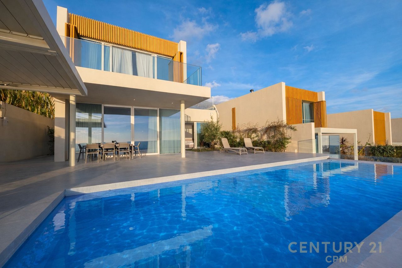 SHITET NJË NGA VILAT MË TË BUKURA NË GREEN COAST, PALASË