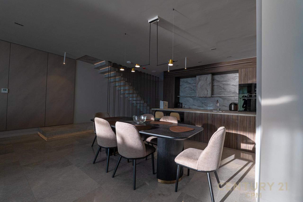 SHITET NJË NGA VILAT MË TË BUKURA NË GREEN COAST, PALASË