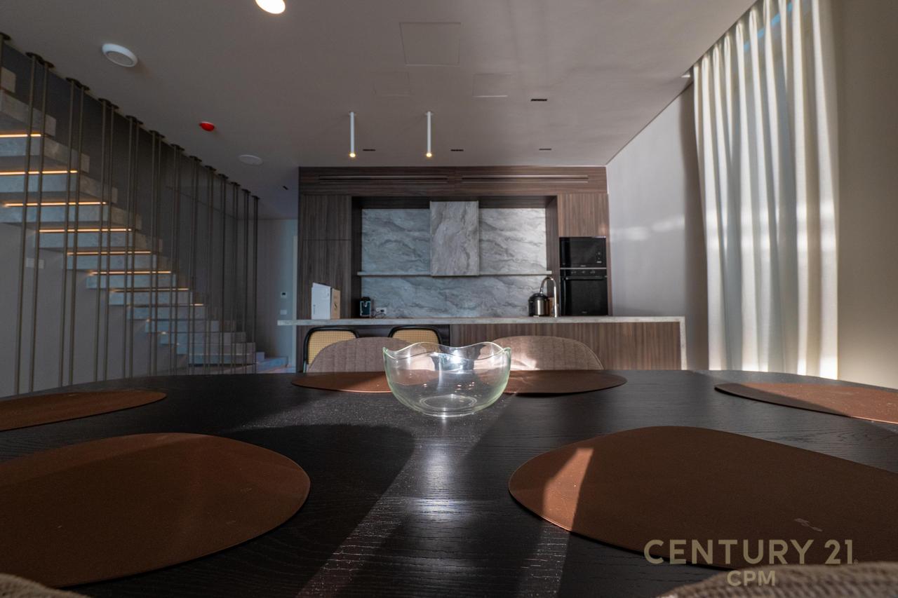 SHITET NJË NGA VILAT MË TË BUKURA NË GREEN COAST, PALASË