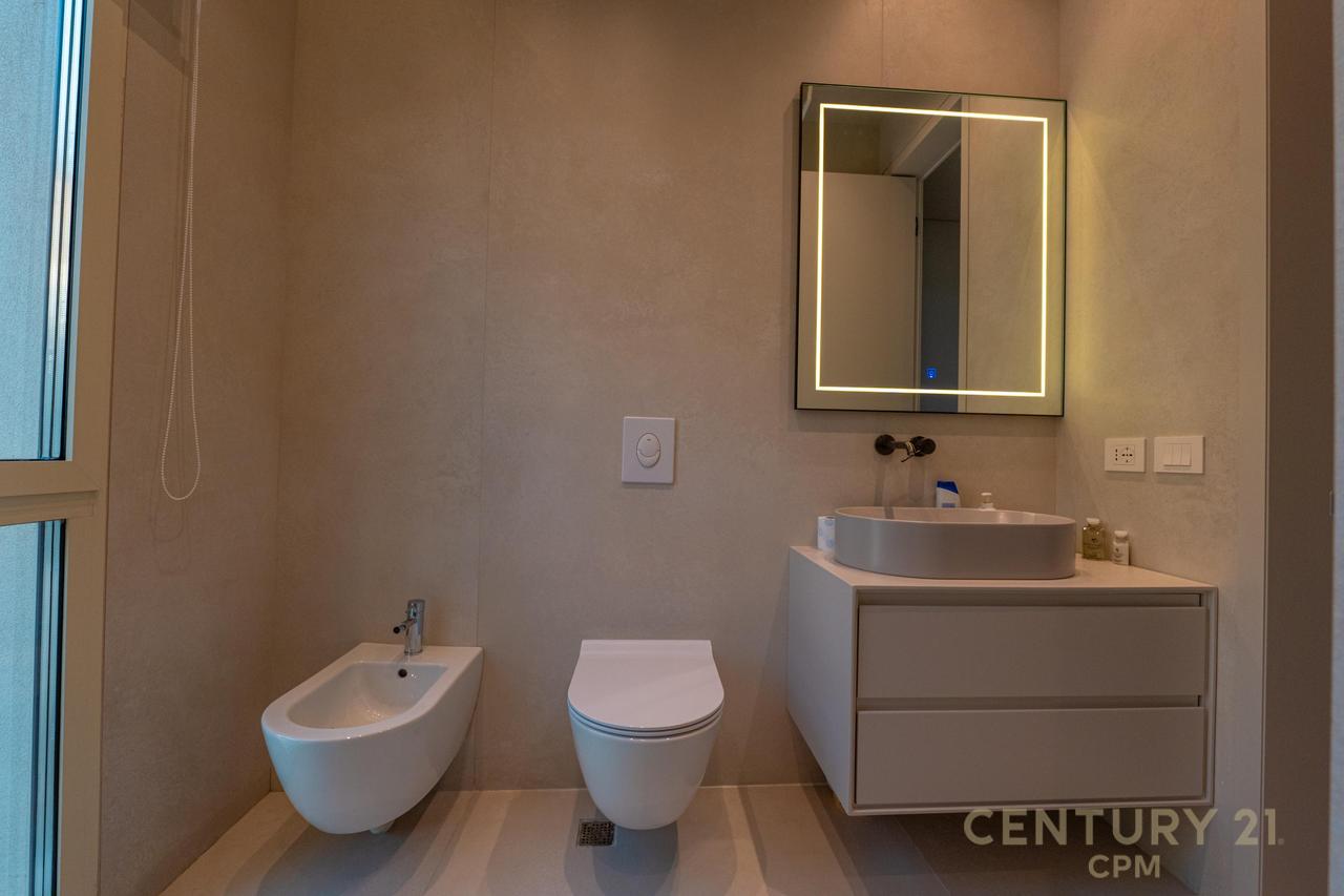 SHITET NJË NGA VILAT MË TË BUKURA NË GREEN COAST, PALASË