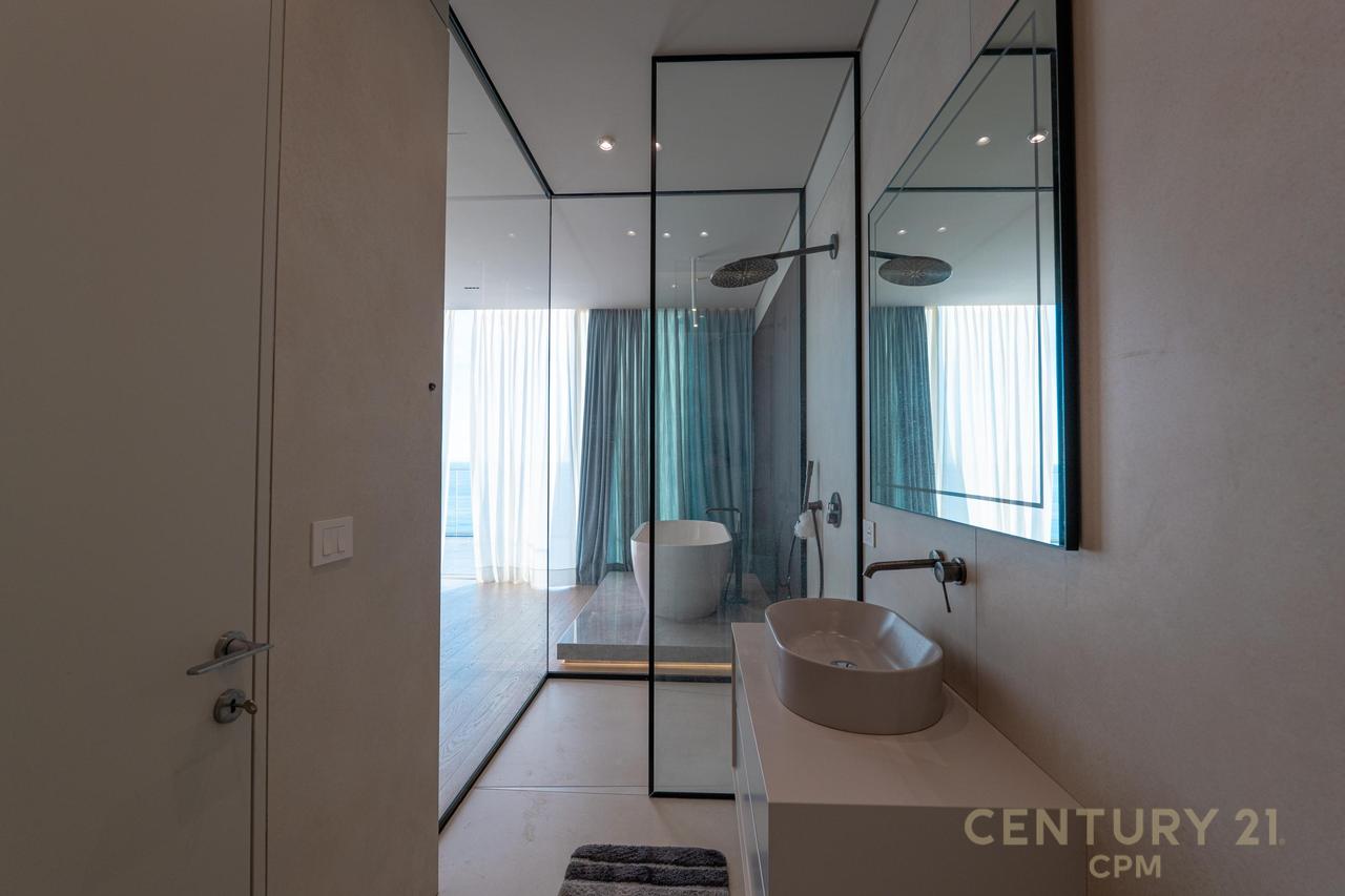 SHITET NJË NGA VILAT MË TË BUKURA NË GREEN COAST, PALASË