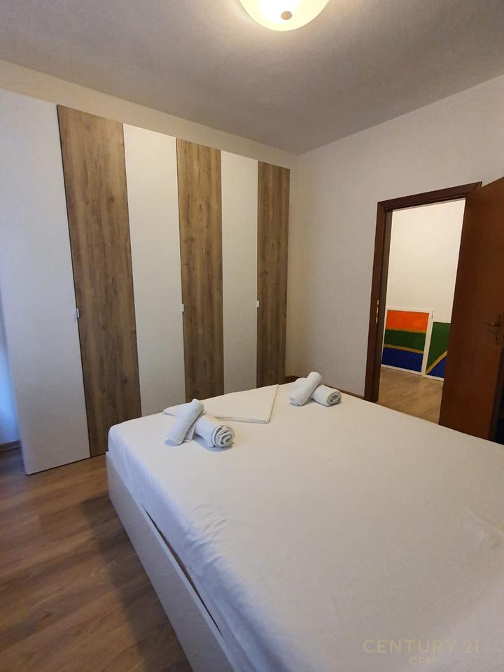 Apartament 1+1 për Qira në Pallatet Agimi, Tiranë - 700€