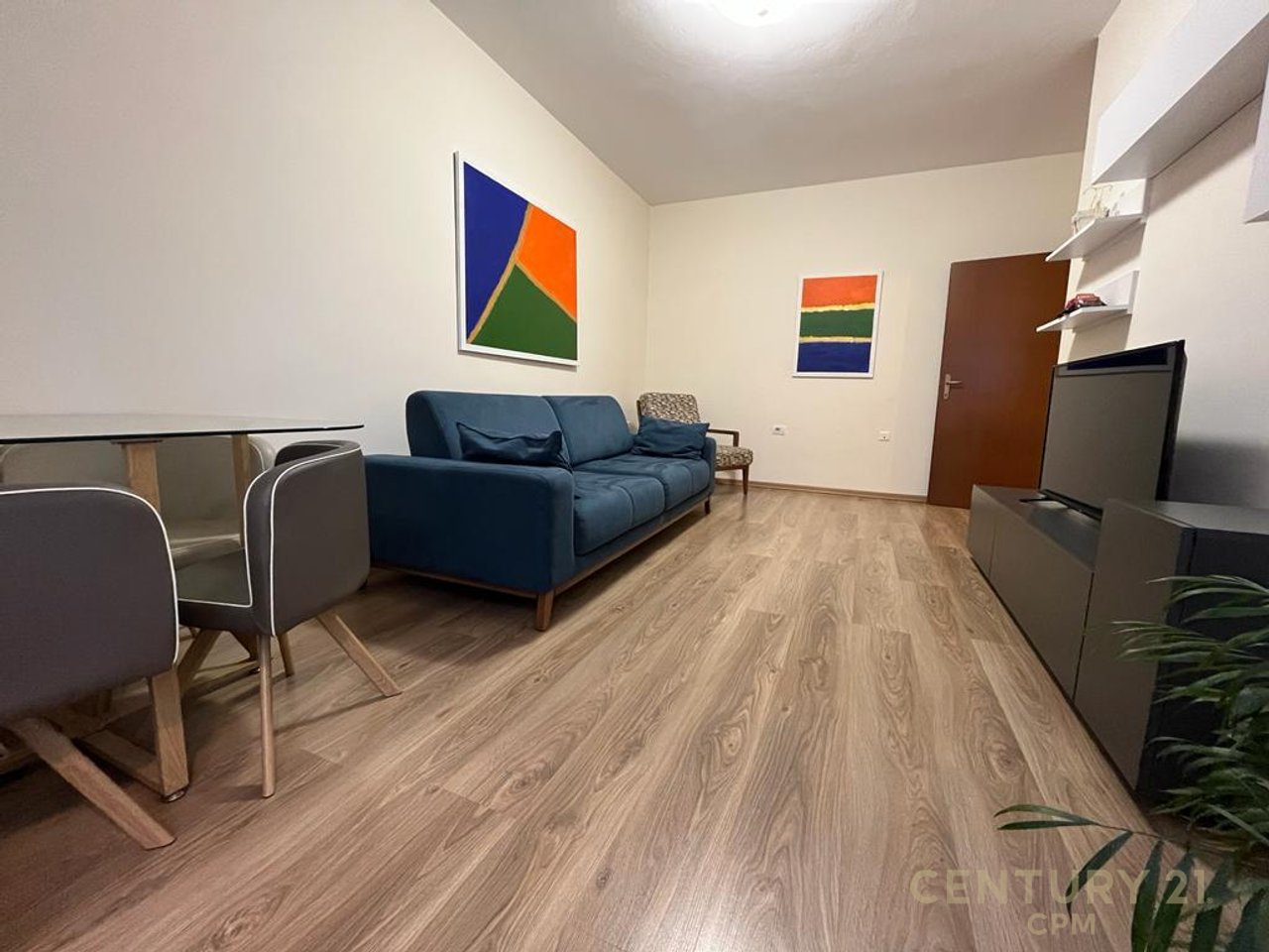 Apartament 1+1 për Qira në Pallatet Agimi, Tiranë - 700€