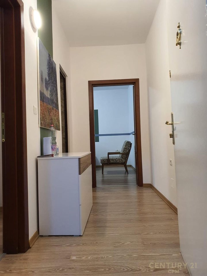 Apartament 1+1 për Qira në Pallatet Agimi, Tiranë - 700€