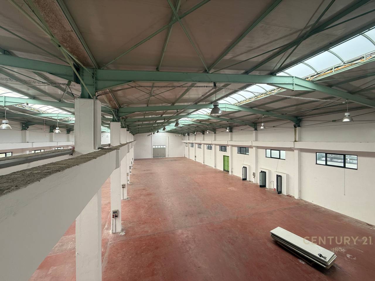 Kapanon Industrial Modern me Qira – Prush, Tiranë