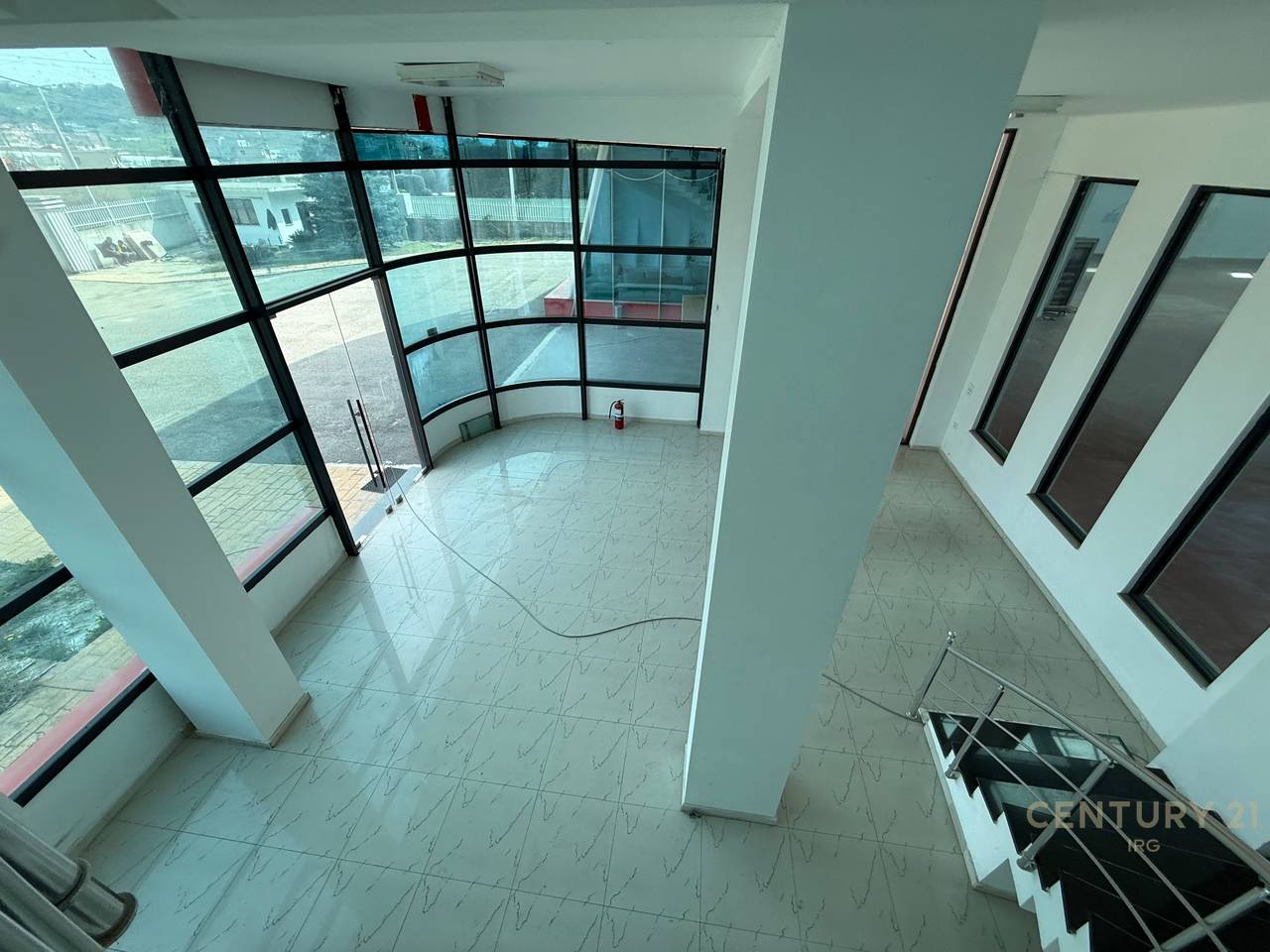 Kapanon Industrial Modern me Qira – Prush, Tiranë