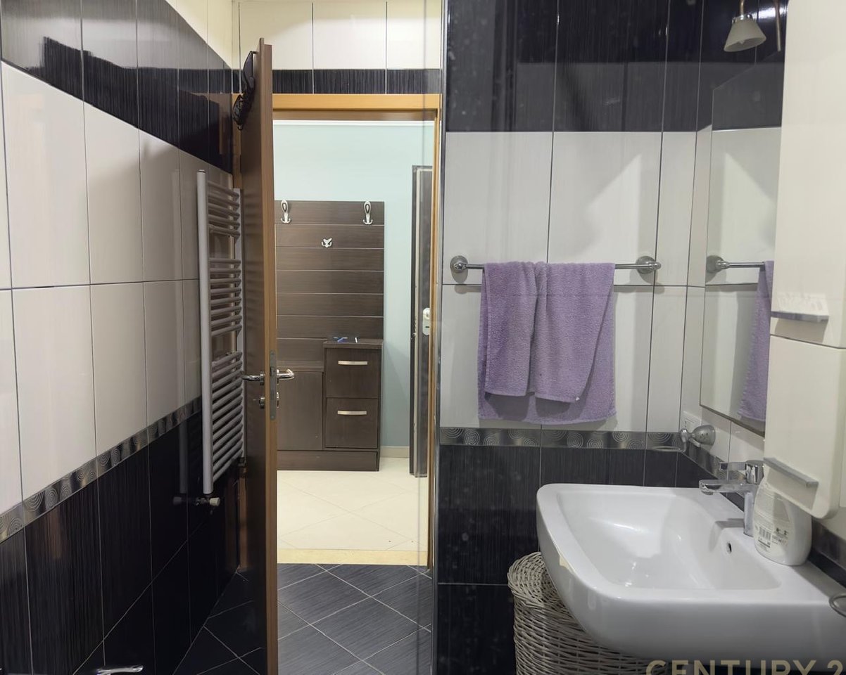 Qira, Appartamento 2+1+2 con Posto Auto ad Astir