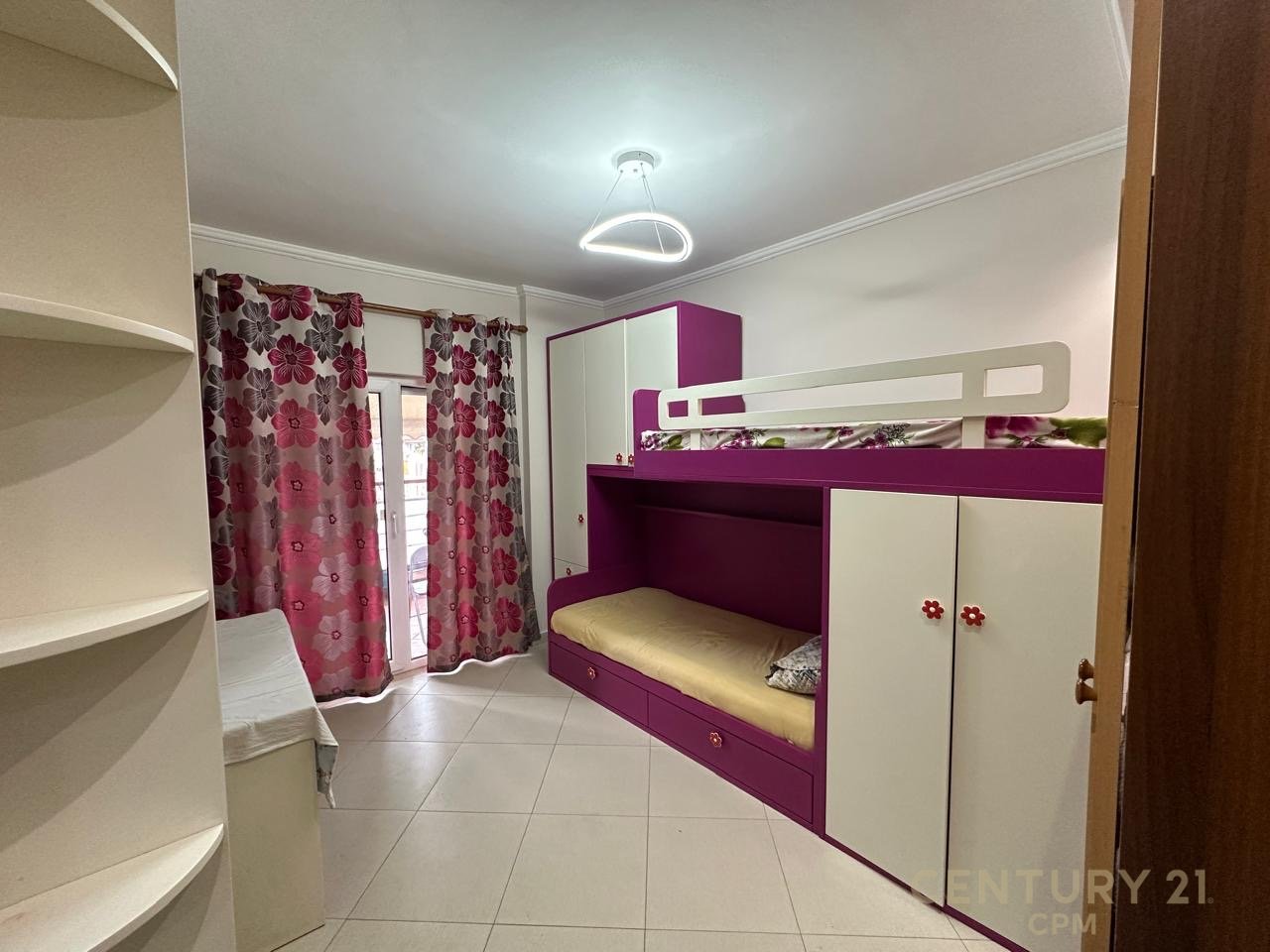 Qira, Appartamento 2+1+2 con Posto Auto ad Astir