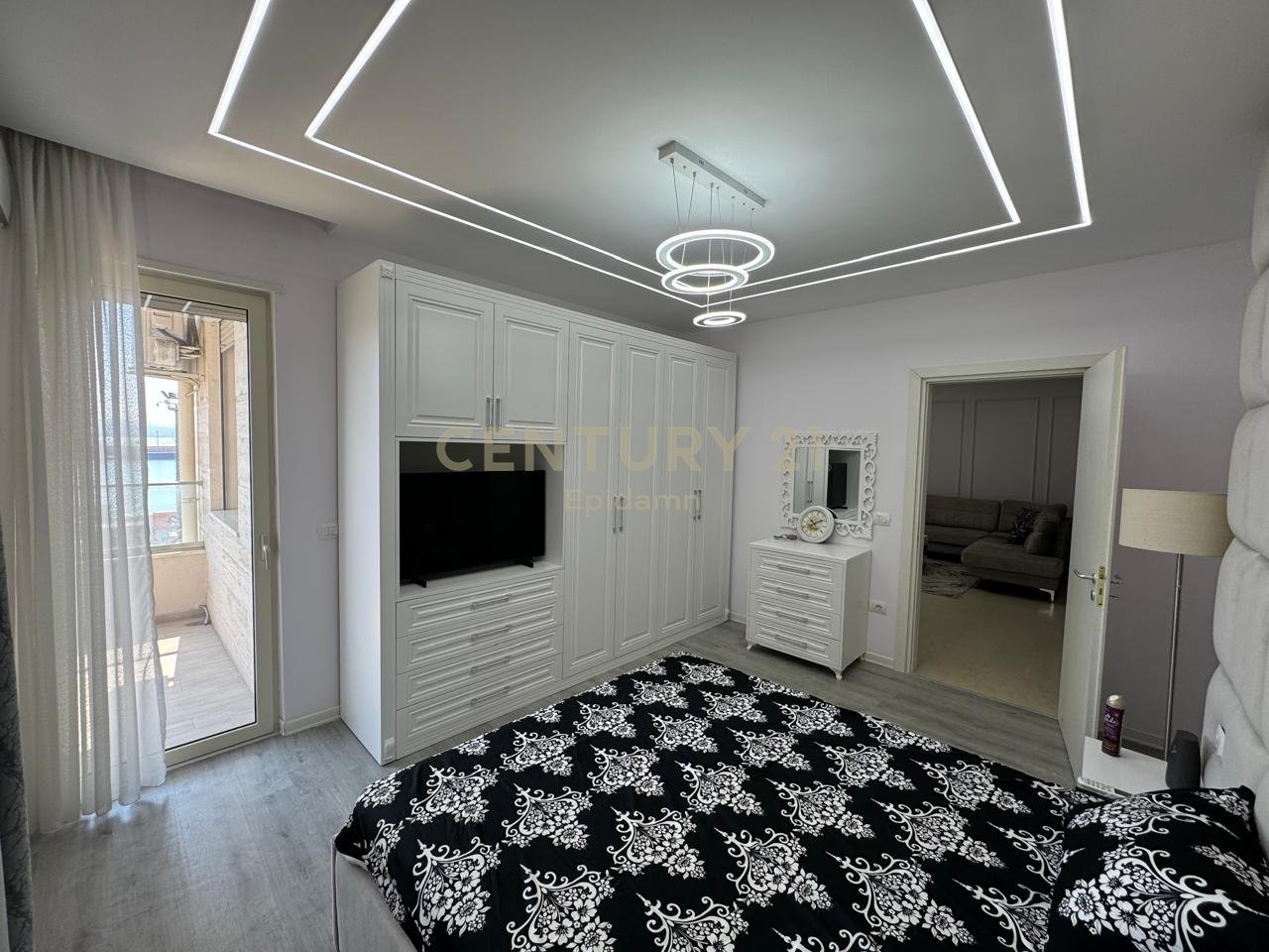 Apartament 2+1 me Qira tek  Rruga e re e Portit, Durrës!