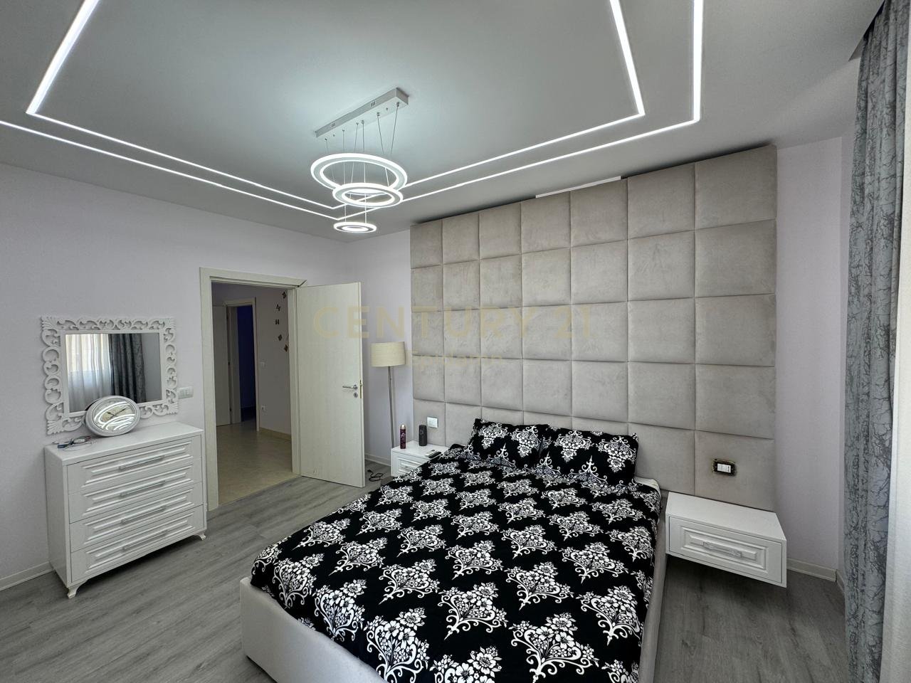 Apartament 2+1 me Qira tek  Rruga e re e Portit, Durrës!