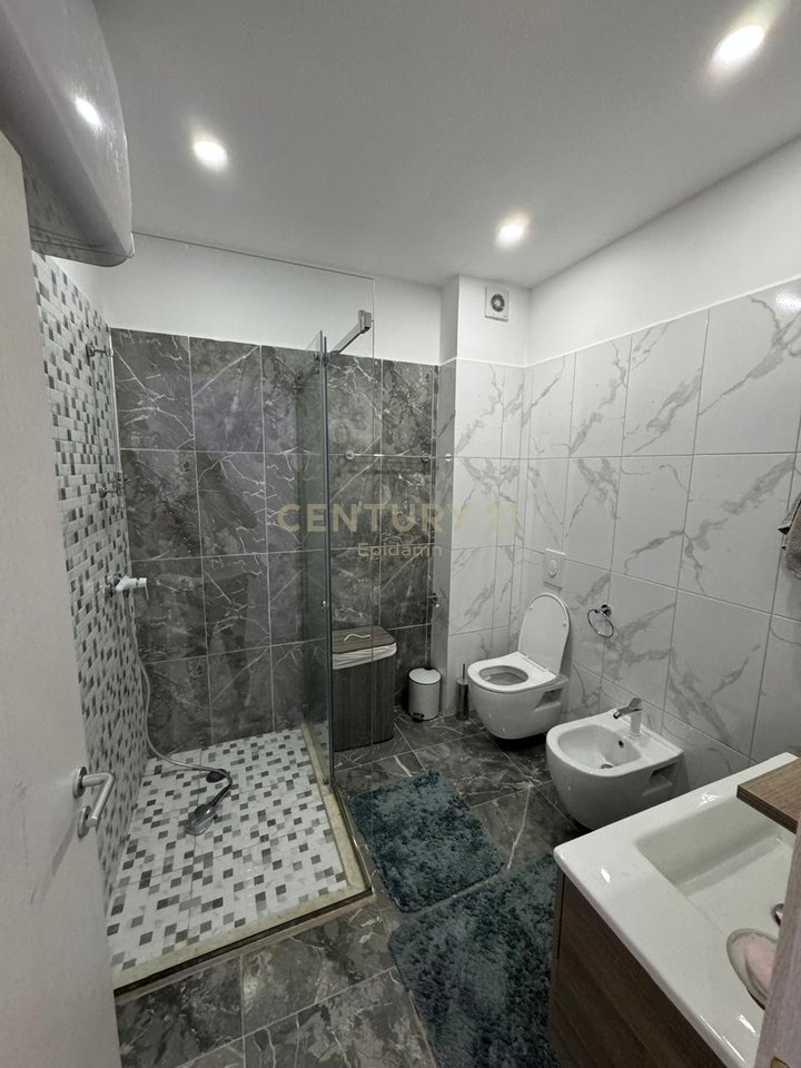 Apartament 2+1 me Qira tek  Rruga e re e Portit, Durrës!