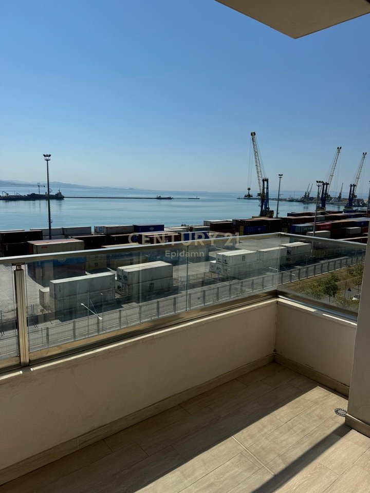 Apartament 2+1 me Qira tek  Rruga e re e Portit, Durrës!