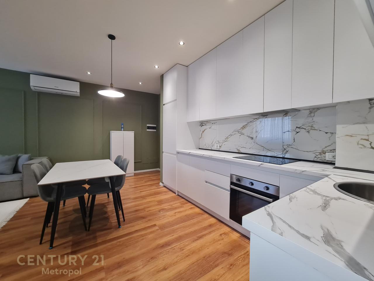 Offriamo in affitto un appartamento 2+1 con parcheggio in Residenca Future Home!