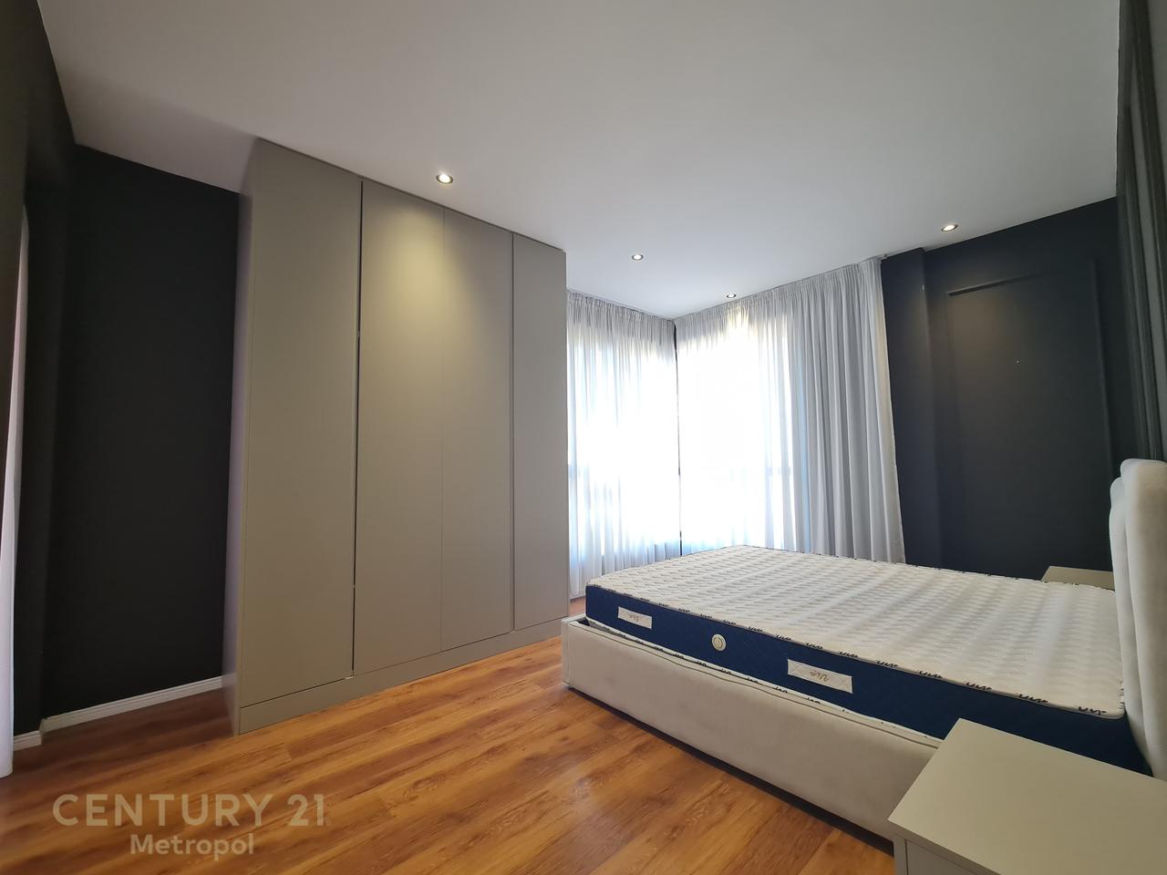 Offriamo in affitto un appartamento 2+1 con parcheggio in Residenca Future Home!