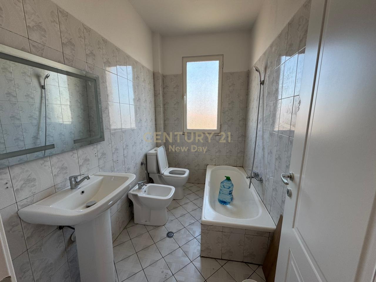 Apartament 2 +1+2T+ 2 Ballkone Për Shitje në Lagja nr.6, Durrës - 159,000€ | 126 m²