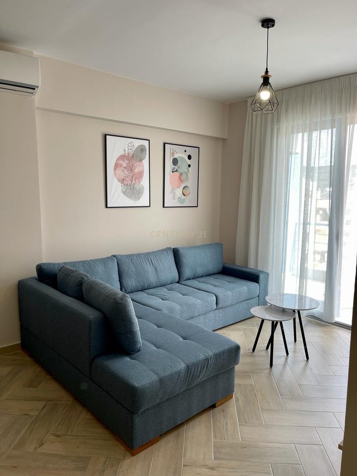 SHITET APARTAMENT 2+1 PRANE BULEVARDIT VLORE-SKELE !
