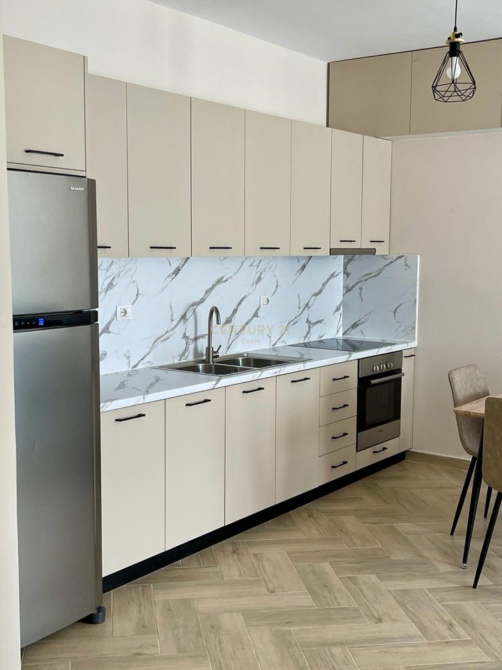 SHITET APARTAMENT 2+1 PRANE BULEVARDIT VLORE-SKELE !