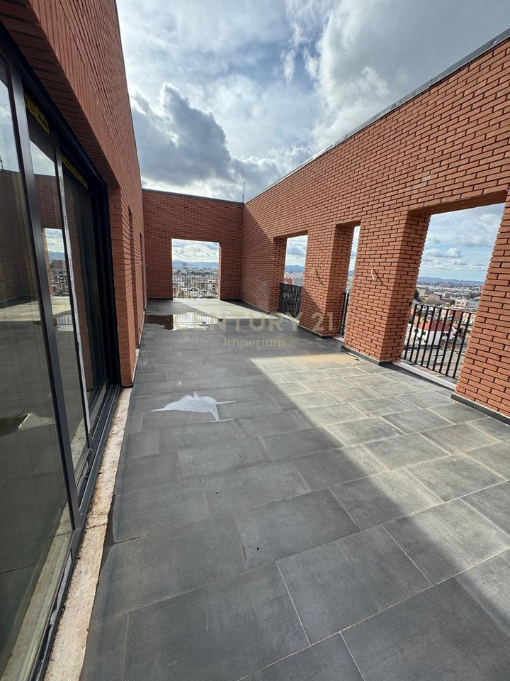 Apartament 3+1+2+ Tarracë të shfrytëzueshme!