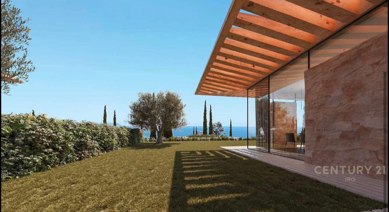 Shitet vile moderne me pishine ne Dhermi!