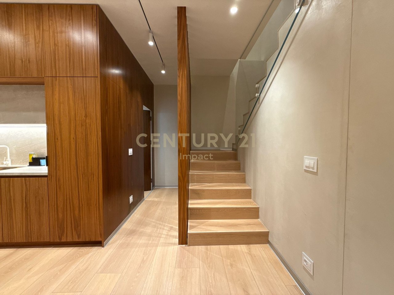 SHESIM SUPER VILË BIG TWIN LUKSOZE ME PISHINE NË GREEN COAST 1 PALASË!!