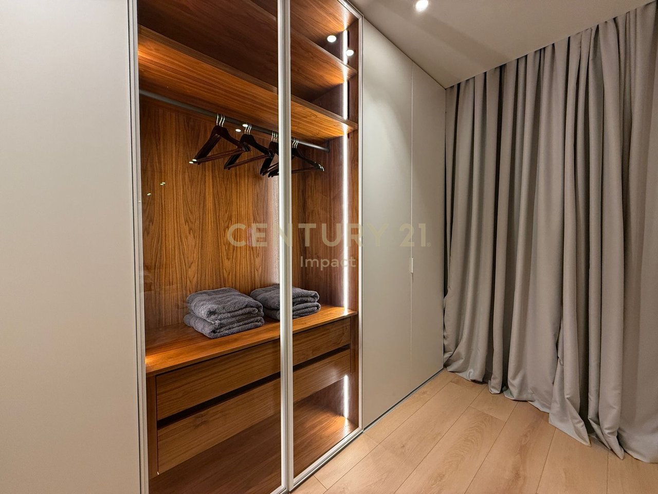 SHESIM SUPER VILË BIG TWIN LUKSOZE ME PISHINE NË GREEN COAST 1 PALASË!!