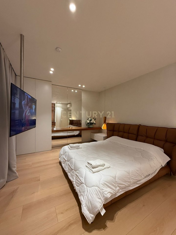 SHESIM SUPER VILË BIG TWIN LUKSOZE ME PISHINE NË GREEN COAST 1 PALASË!!