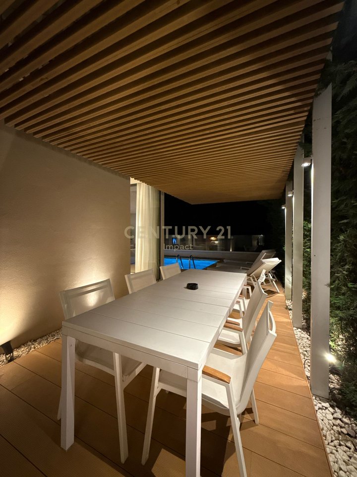 SHESIM SUPER VILË BIG TWIN LUKSOZE ME PISHINE NË GREEN COAST 1 PALASË!!