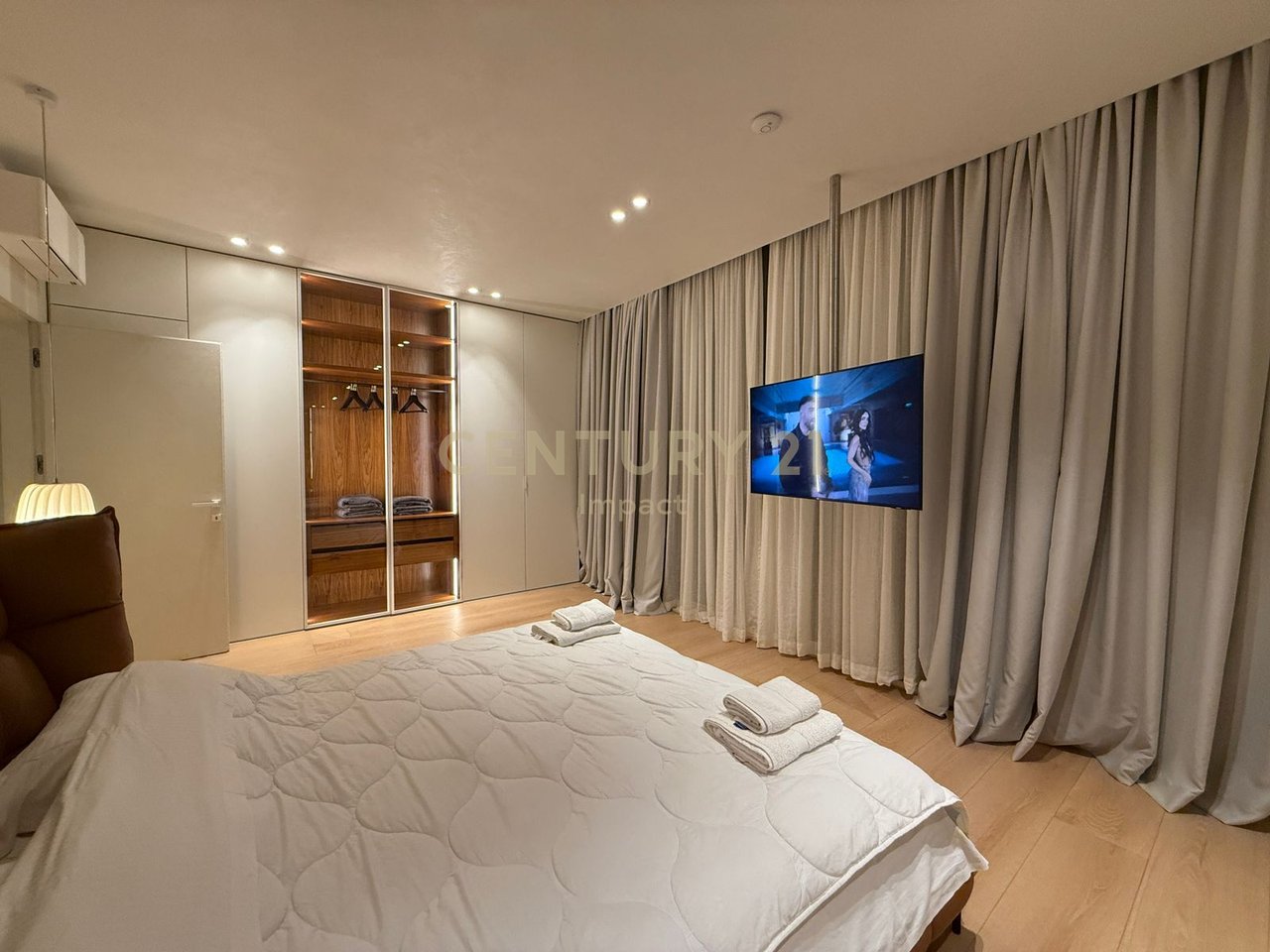 SHESIM SUPER VILË BIG TWIN LUKSOZE ME PISHINE NË GREEN COAST 1 PALASË!!