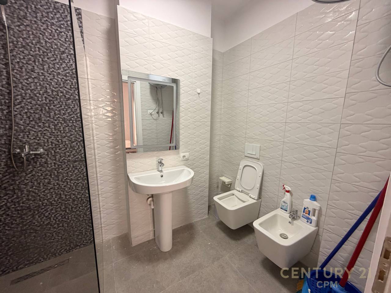 NE ZOG TE ZI JEPET PER QIRA APARTAMENT 2+1+2 !