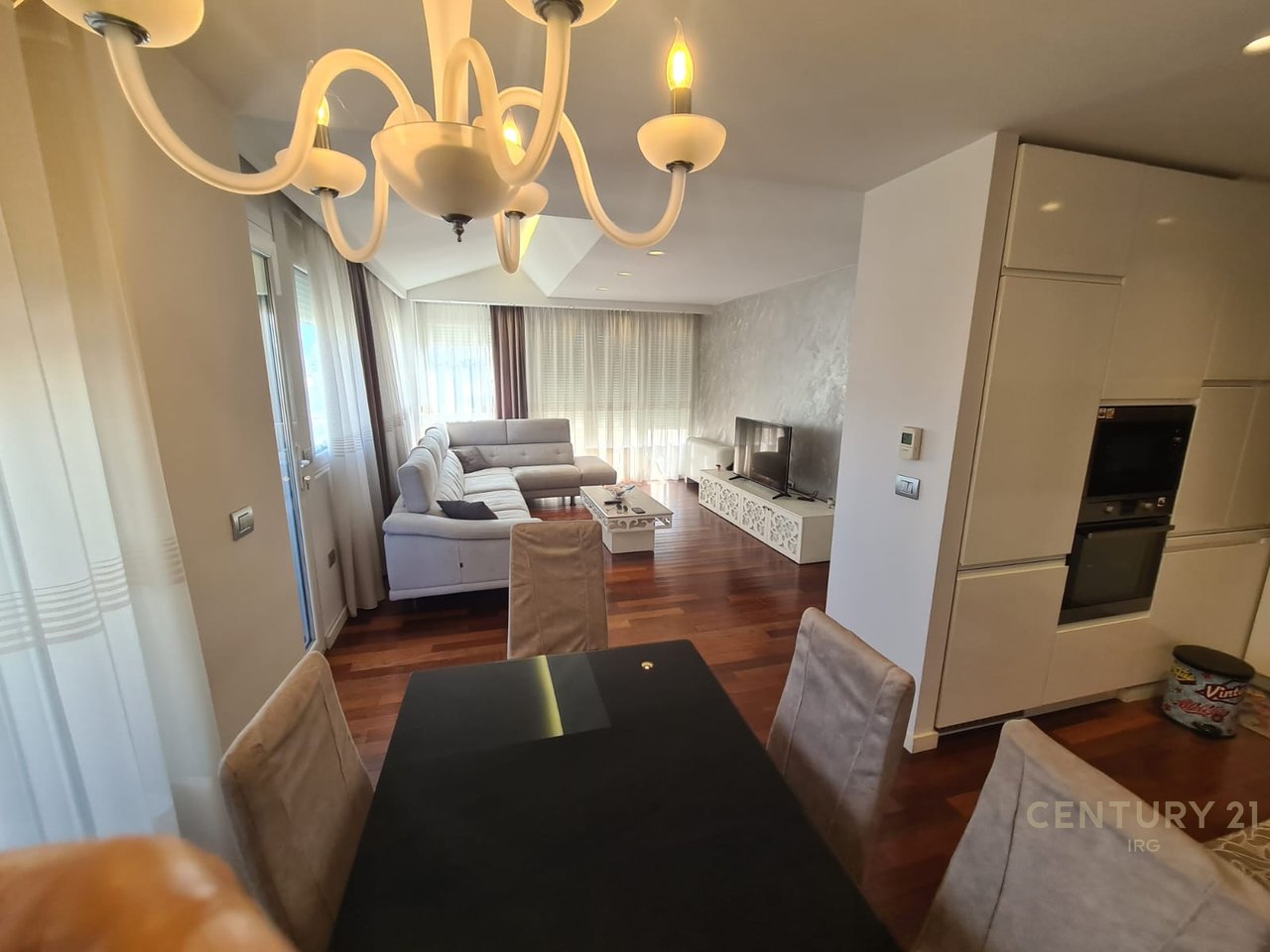 APARTAMENT 2+1+2 TEK RRUGE E KAVAJES!