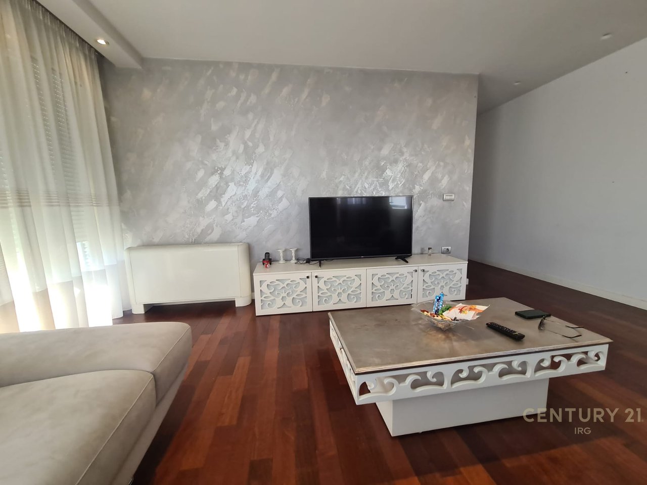 APARTAMENT 2+1+2 TEK RRUGE E KAVAJES!