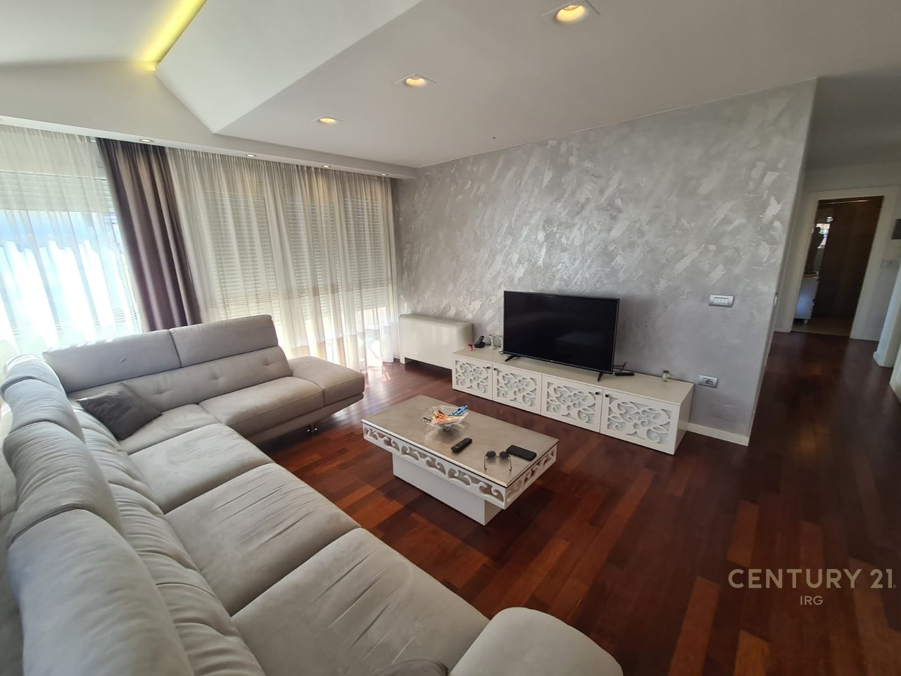 APARTAMENT 2+1+2 TEK RRUGE E KAVAJES!