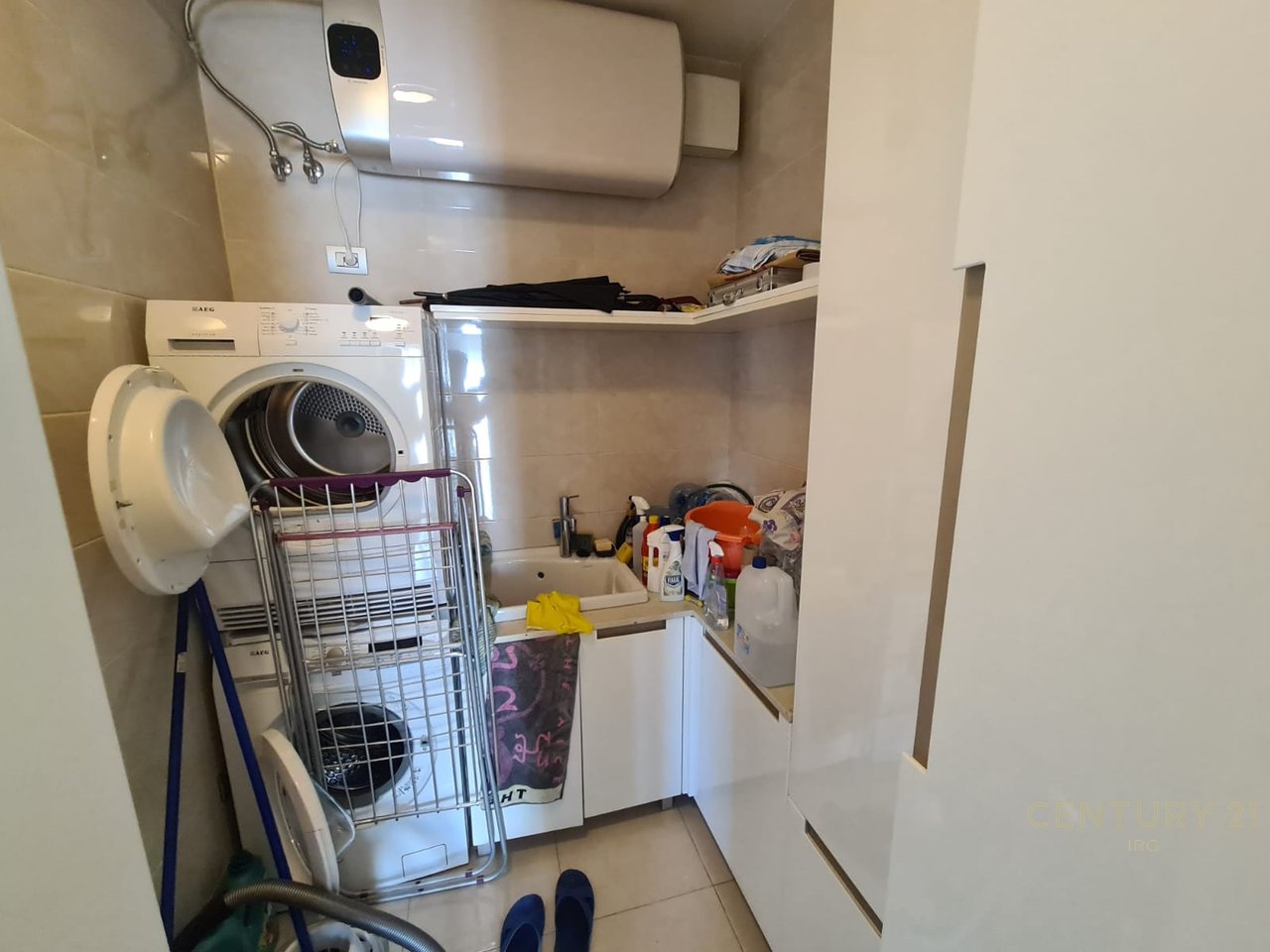 APARTAMENT 2+1+2 TEK RRUGE E KAVAJES!