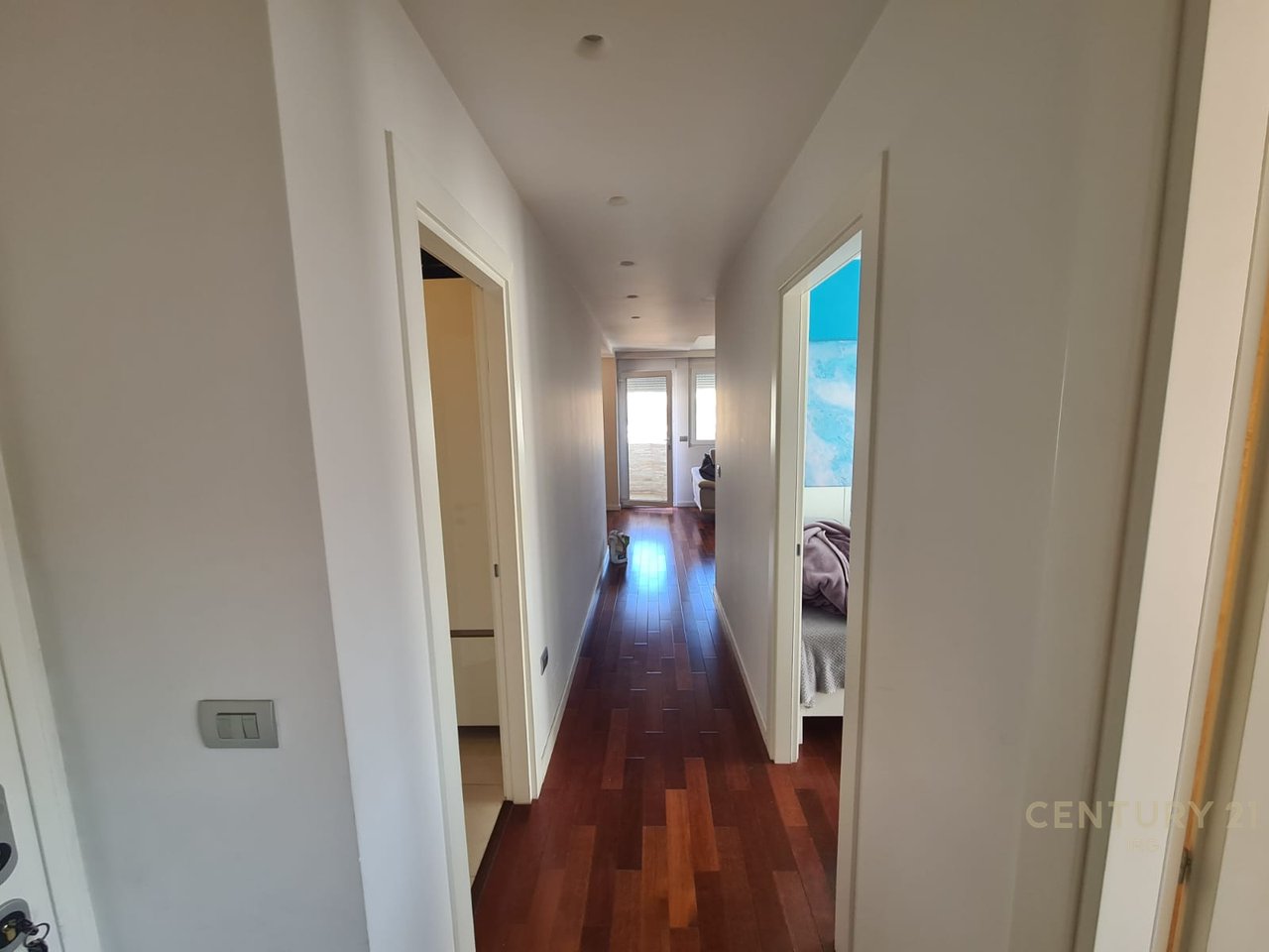 APARTAMENT 2+1+2 TEK RRUGE E KAVAJES!