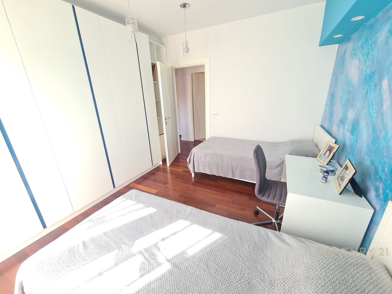 APARTAMENT 2+1+2 TEK RRUGE E KAVAJES!
