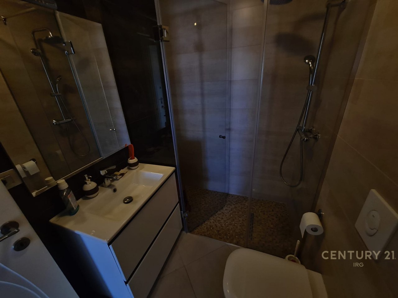 APARTAMENT 2+1+2 TEK RRUGE E KAVAJES!