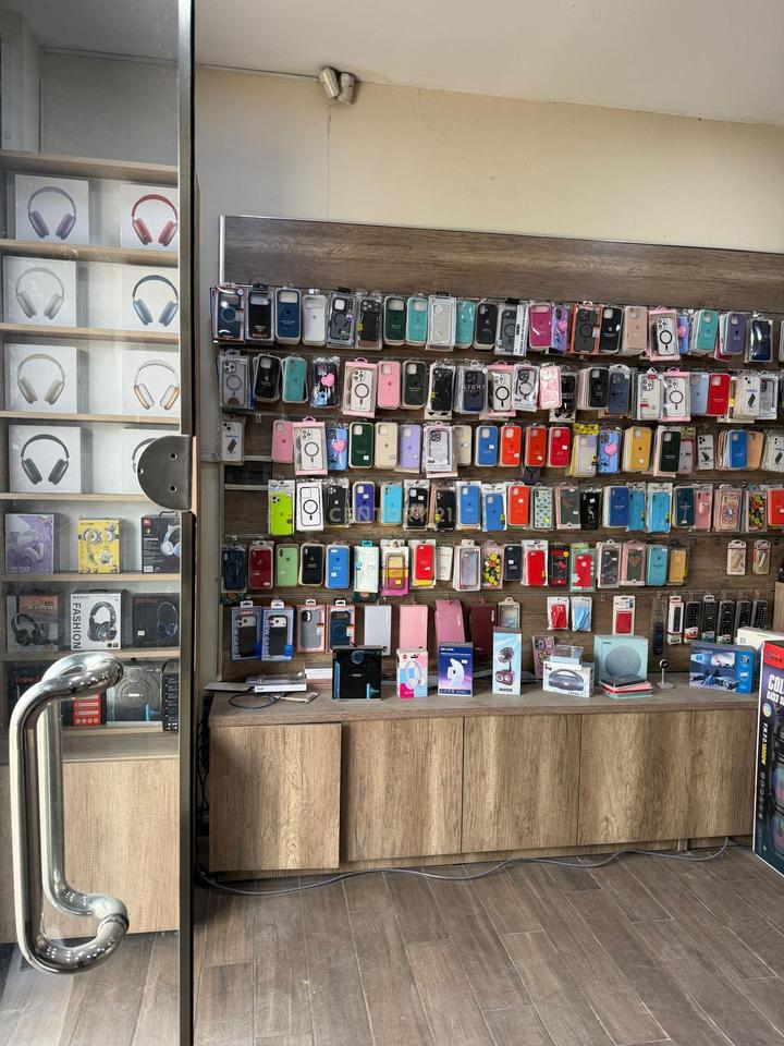 Attività in Vendita – Servizio Cellulari e Computer